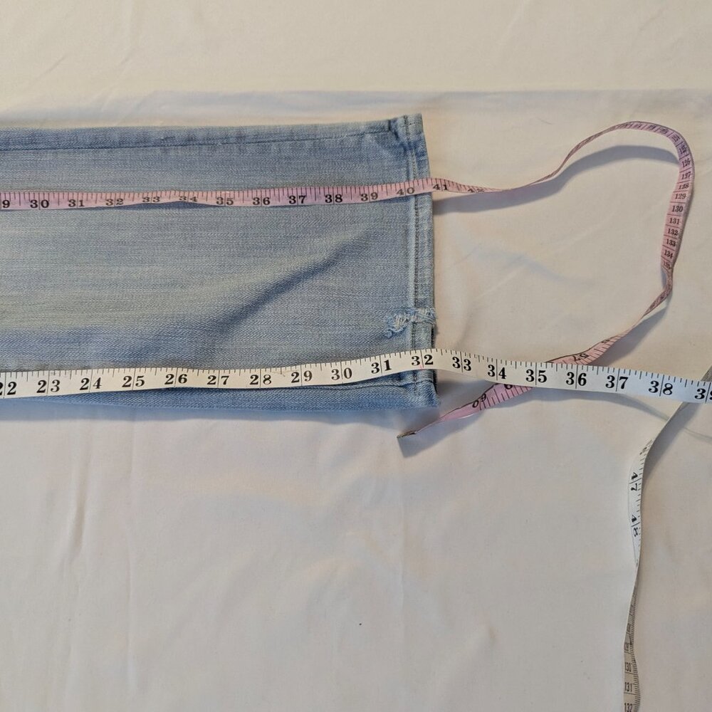 7 For All Mankind Original Bootcut Light Wash Size 26 *Stain? - Picture 15 of 16